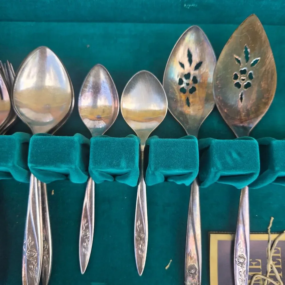 Vintage Community Silverplate Flatware 29pc Set Wood Chest Floral Pattern